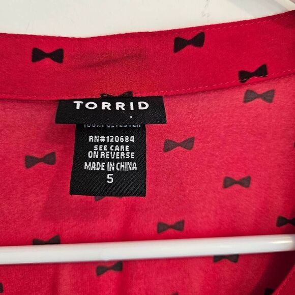 Torrid Sheer Red Top Black Bow Details Size 5 - Picture 2 of 6